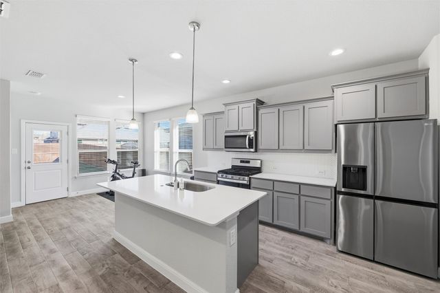 208 Irish Moss Drive, Fort Worth, TX 76052