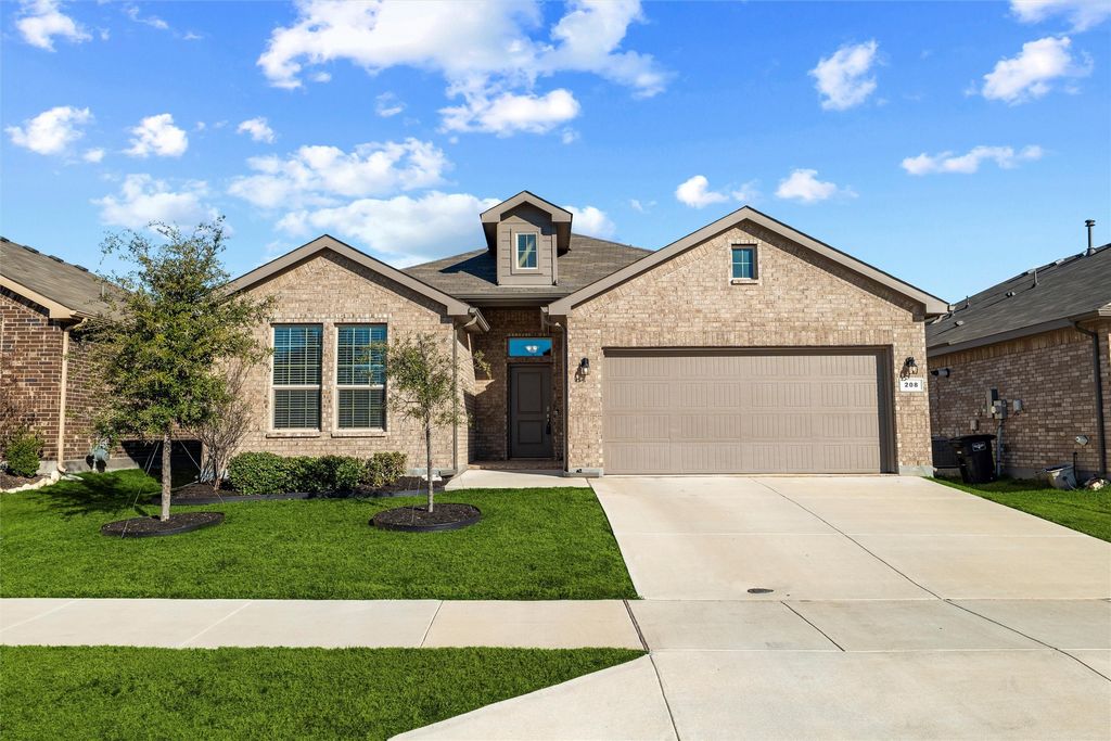 208 Irish Moss Drive, Fort Worth, TX 76052