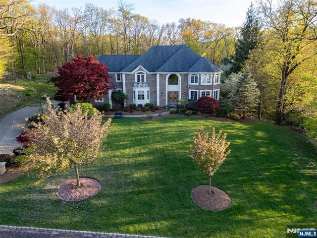 43 Walsh Drive, Mahwah, NJ 07430