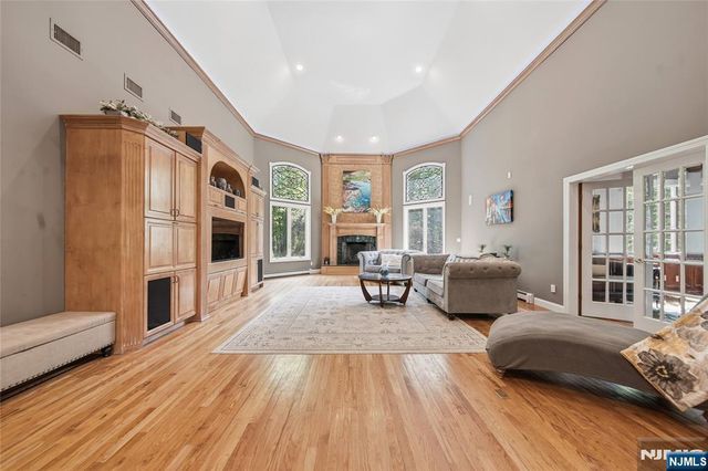 43 Walsh Drive, Mahwah, NJ 07430