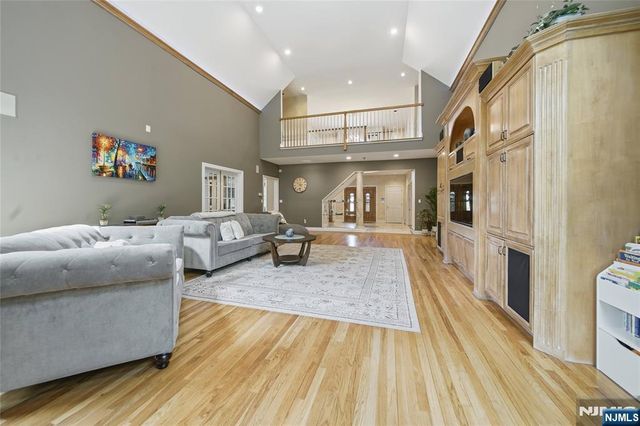 43 Walsh Drive, Mahwah, NJ 07430