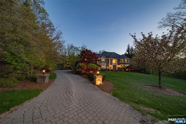 43 Walsh Drive, Mahwah, NJ 07430