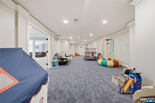 43 Walsh Drive, Mahwah, NJ 07430
