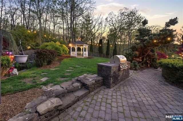 43 Walsh Drive, Mahwah, NJ 07430