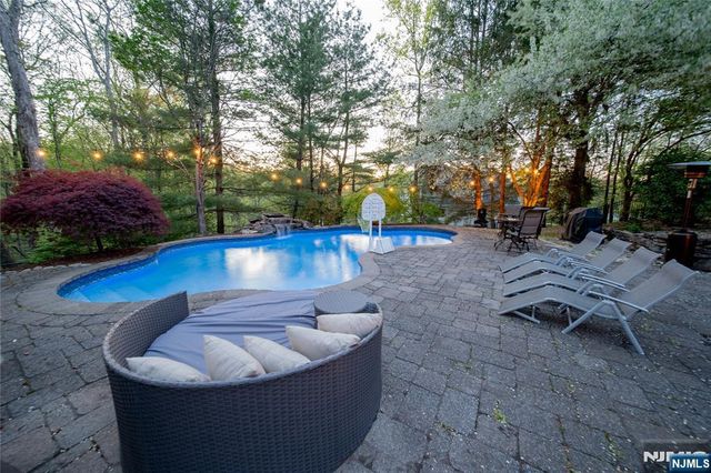43 Walsh Drive, Mahwah, NJ 07430