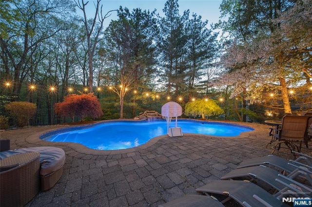 43 Walsh Drive, Mahwah, NJ 07430