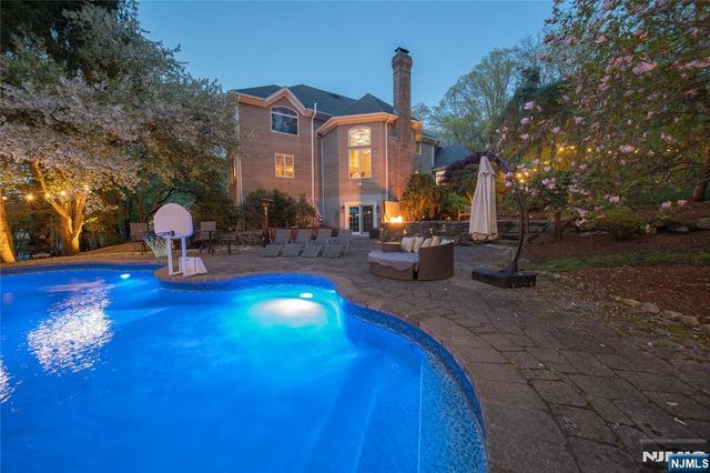 43 Walsh Drive, Mahwah, NJ 07430