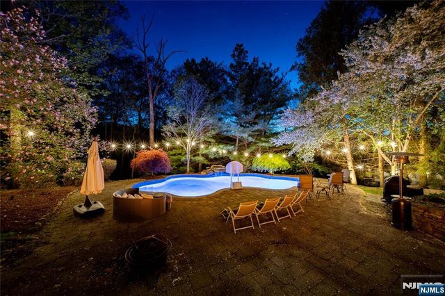 43 Walsh Drive, Mahwah, NJ 07430