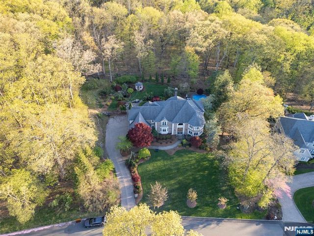 43 Walsh Drive, Mahwah, NJ 07430