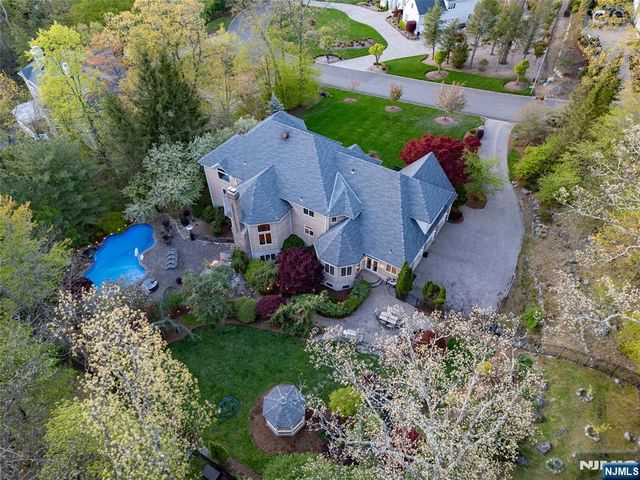 43 Walsh Drive, Mahwah, NJ 07430