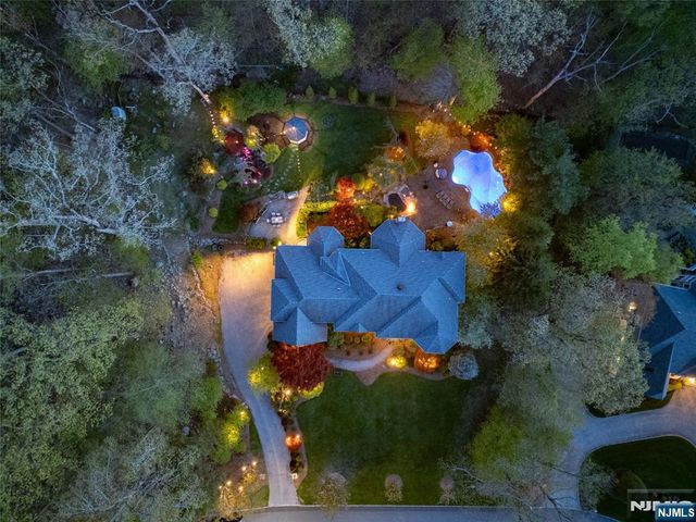 43 Walsh Drive, Mahwah, NJ 07430
