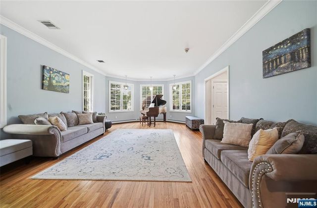 43 Walsh Drive, Mahwah, NJ 07430