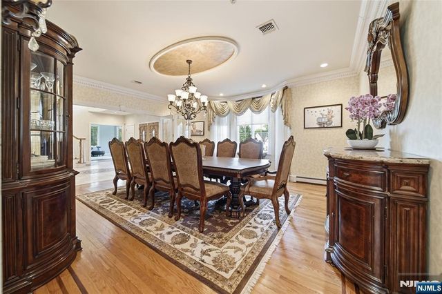 43 Walsh Drive, Mahwah, NJ 07430