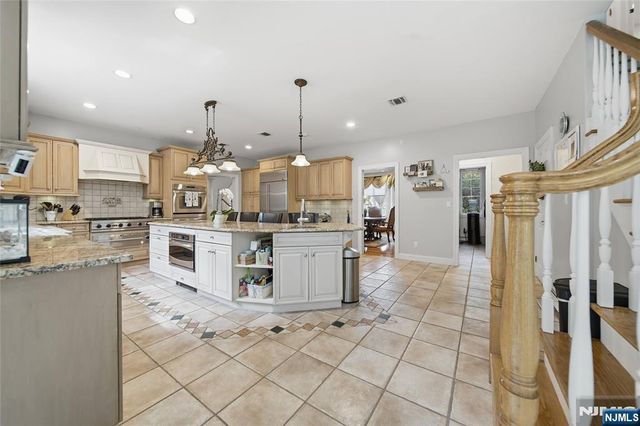 43 Walsh Drive, Mahwah, NJ 07430