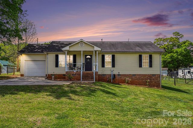 353 Woodlawn Avenue, Mount Holly, NC 28120
