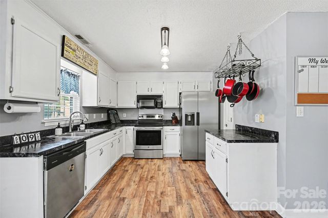 353 Woodlawn Avenue, Mount Holly, NC 28120