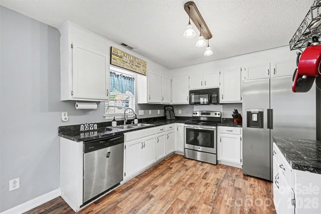353 Woodlawn Avenue, Mount Holly, NC 28120