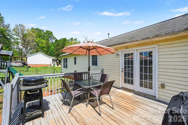 353 Woodlawn Avenue, Mount Holly, NC 28120