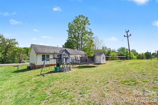 353 Woodlawn Avenue, Mount Holly, NC 28120