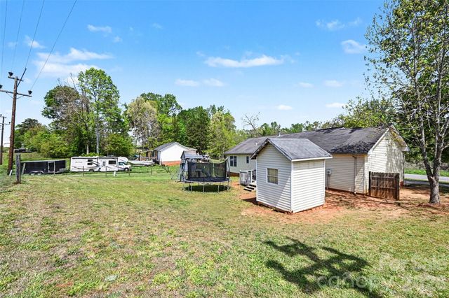 353 Woodlawn Avenue, Mount Holly, NC 28120
