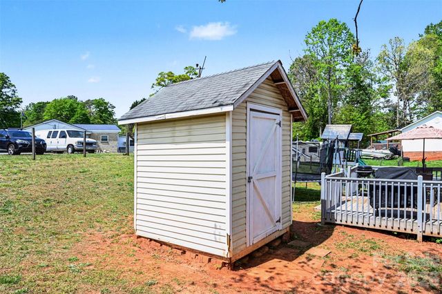 353 Woodlawn Avenue, Mount Holly, NC 28120