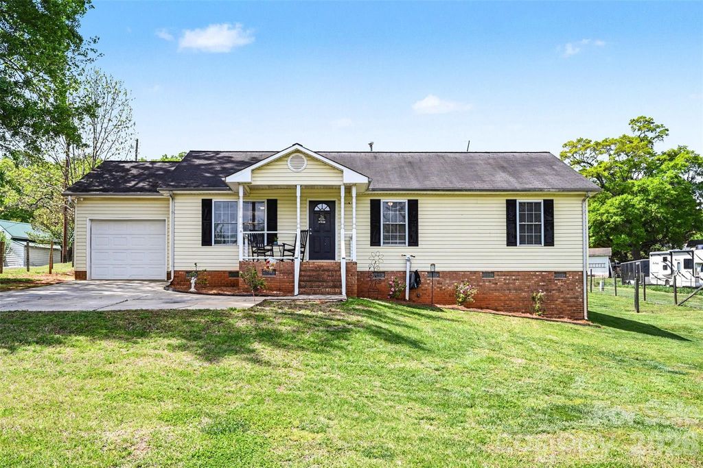 353 Woodlawn Avenue, Mount Holly, NC 28120