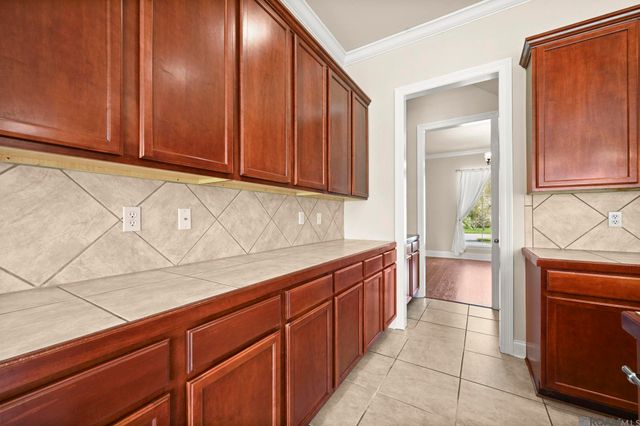 11372 Pleasant Knoll Dr, Denham Springs, LA 70726