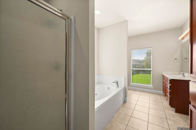 11372 Pleasant Knoll Dr, Denham Springs, LA 70726