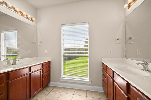 11372 Pleasant Knoll Dr, Denham Springs, LA 70726