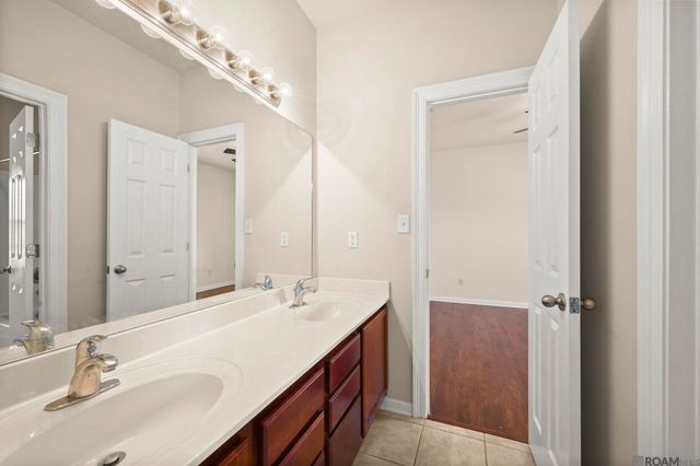 11372 Pleasant Knoll Dr, Denham Springs, LA 70726