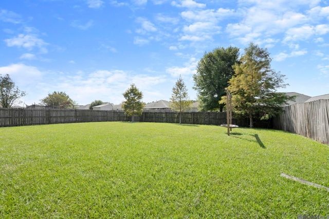 11372 Pleasant Knoll Dr, Denham Springs, LA 70726