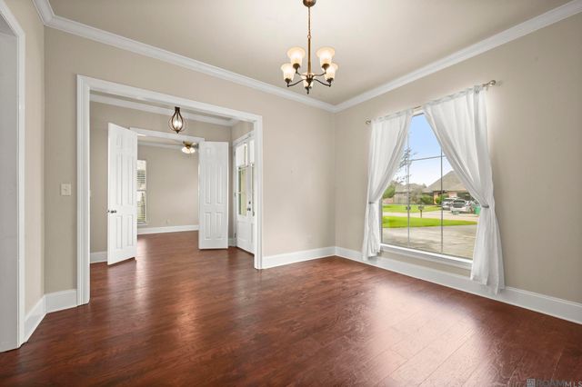 11372 Pleasant Knoll Dr, Denham Springs, LA 70726