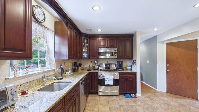 21 Netty Street, Howell, NJ 07731