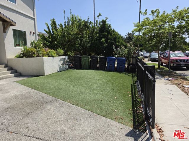 4422 S Wilton Place, Los Angeles, CA 90062
