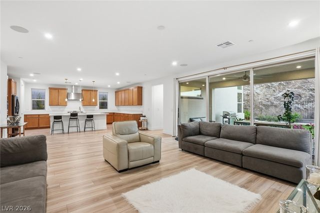 1917 Regal Bluff Drive, Henderson, NV 89052