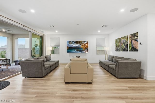 1917 Regal Bluff Drive, Henderson, NV 89052