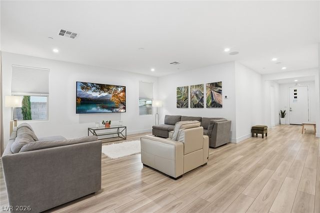 1917 Regal Bluff Drive, Henderson, NV 89052