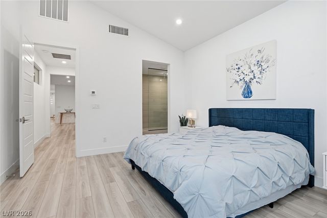 1917 Regal Bluff Drive, Henderson, NV 89052