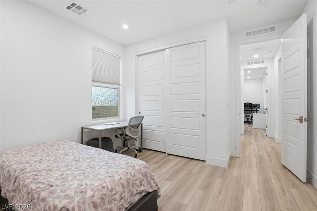 1917 Regal Bluff Drive, Henderson, NV 89052