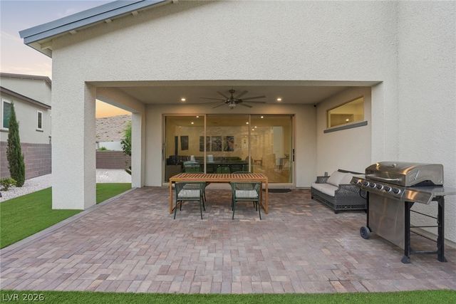 1917 Regal Bluff Drive, Henderson, NV 89052