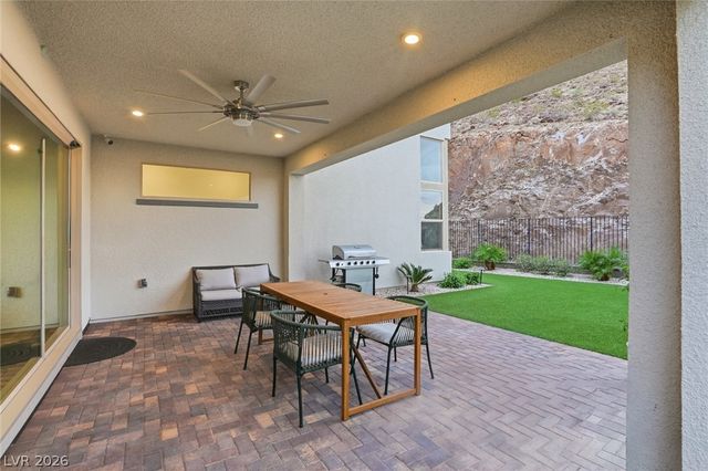 1917 Regal Bluff Drive, Henderson, NV 89052