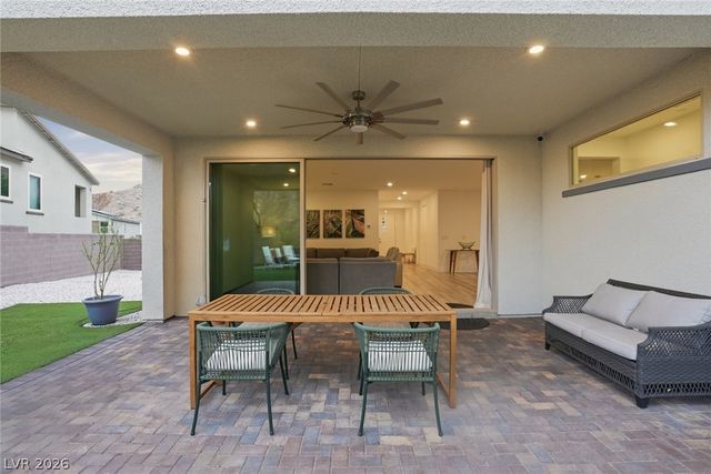 1917 Regal Bluff Drive, Henderson, NV 89052