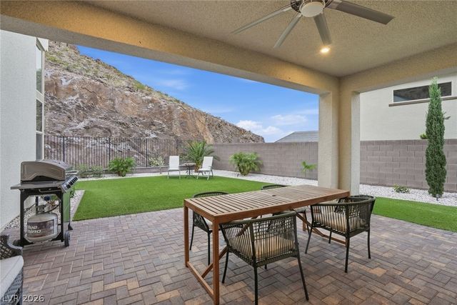 1917 Regal Bluff Drive, Henderson, NV 89052