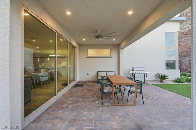 1917 Regal Bluff Drive, Henderson, NV 89052