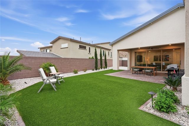 1917 Regal Bluff Drive, Henderson, NV 89052