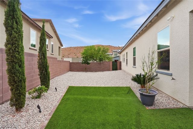 1917 Regal Bluff Drive, Henderson, NV 89052