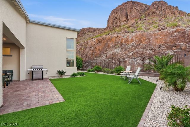 1917 Regal Bluff Drive, Henderson, NV 89052