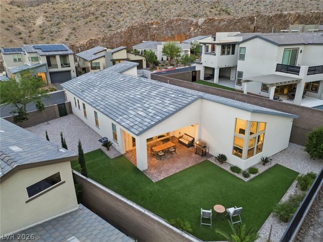 1917 Regal Bluff Drive, Henderson, NV 89052