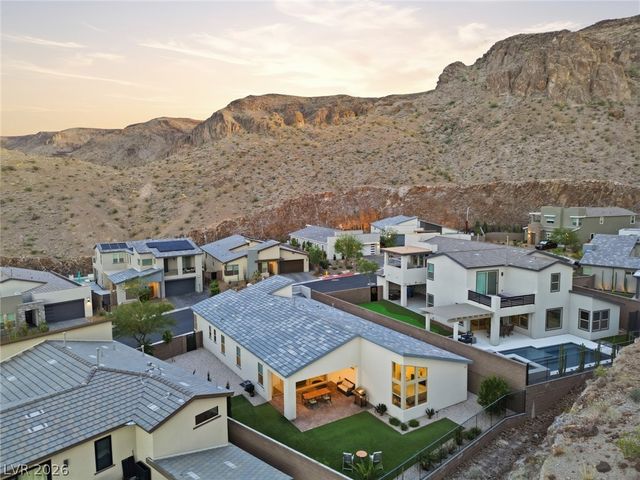 1917 Regal Bluff Drive, Henderson, NV 89052