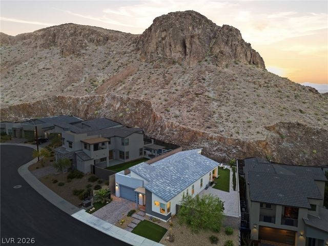 1917 Regal Bluff Drive, Henderson, NV 89052